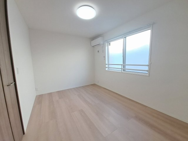 コンフィエ鳴尾の洋室