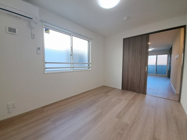 コンフィエ鳴尾の洋室