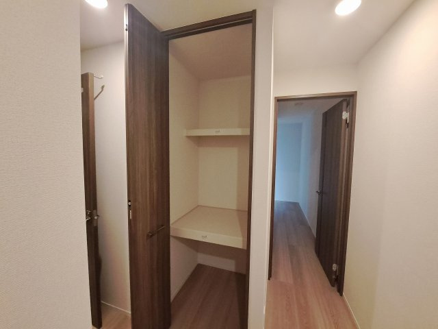 コンフィエ鳴尾の洋室