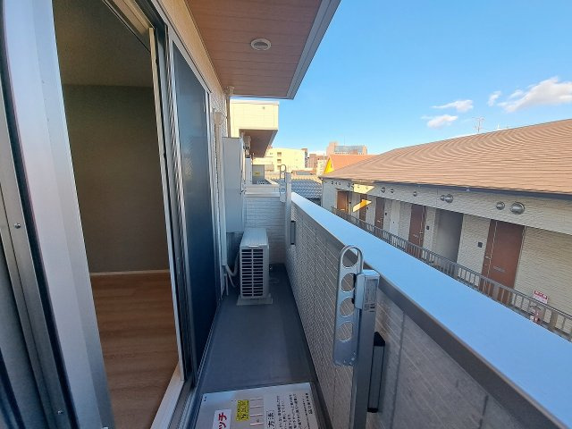 コンフィエ鳴尾のバルコニー
