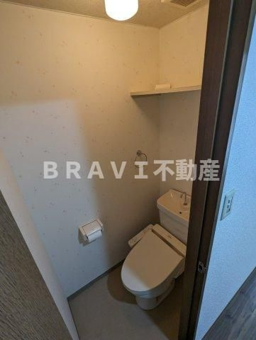 エミグラント・N BRAVI不動産のトイレ|【エミグラント・N】温水洗浄便座♪