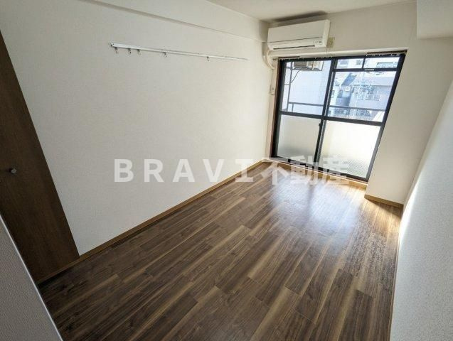 エミグラント・N BRAVI不動産の居間・リビング|【エミグラント・N】陽当たり良好なお部屋