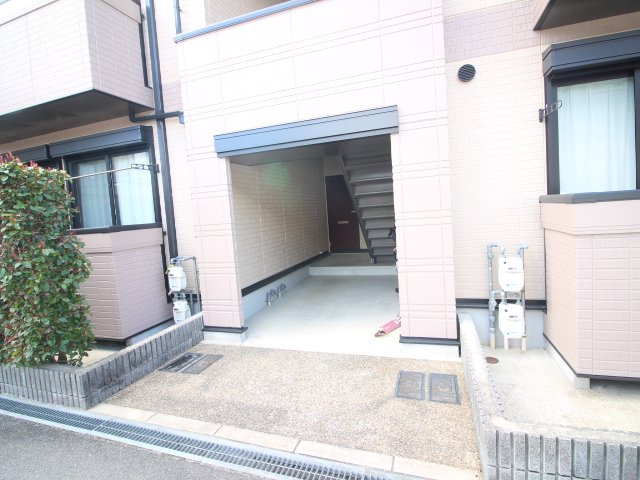 ウィンディアコリーヌE棟のエントランス