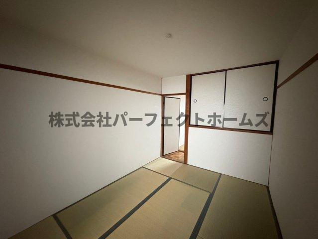 伊加賀本町テラスハウスの和室|きれいな和室です