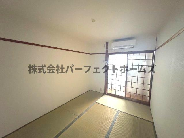 伊加賀本町テラスハウスの居間・リビング|おしゃれなリビングです