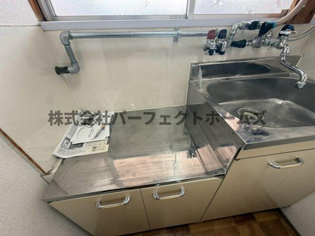 伊加賀本町テラスハウスのキッチン|コンパクトなキッチンで掃除もラクラク