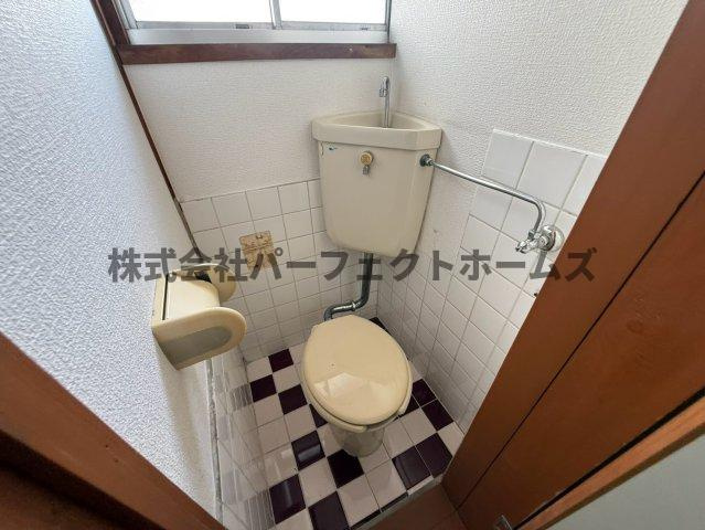 伊加賀本町テラスハウスのトイレ|コンパクトで使いやすいトイレです