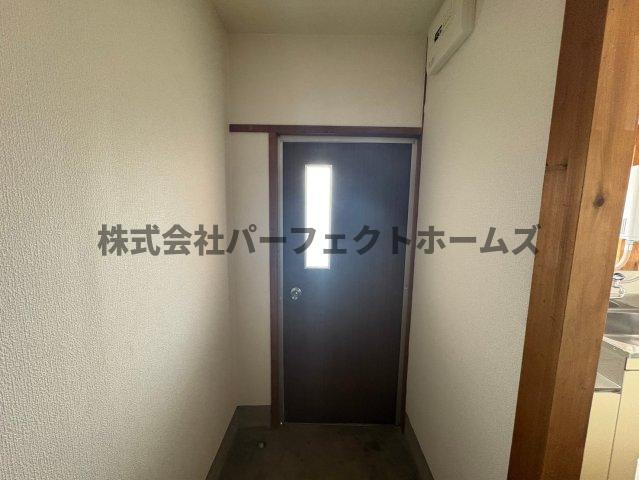 伊加賀本町テラスハウスの玄関|きれいな玄関です