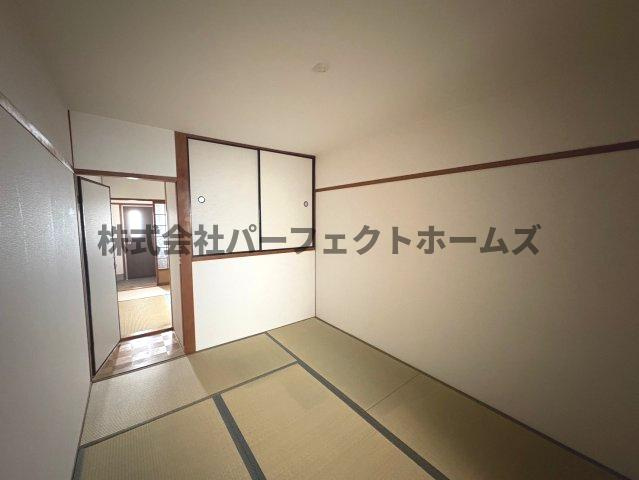 伊加賀本町テラスハウスの和室|きれいな和室です