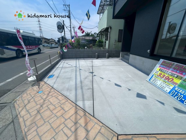 桶川市坂田東1丁目　新築戸建　ブルーミング01の駐車場