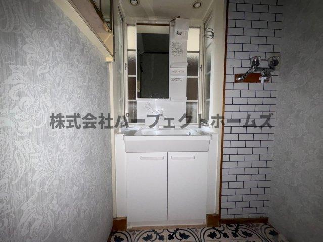 香里ケ丘10丁目戸建　賃貸の独立洗面台|独立洗面台あり、毎朝おしゃれに忙しい女性の方におすすめです