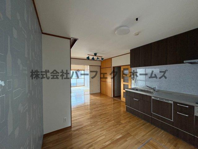 香里ケ丘10丁目戸建　賃貸の内装|内装は落ち着いています