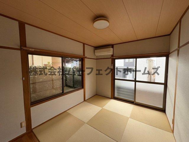 香里ケ丘10丁目戸建　賃貸の内装|明るい室内です