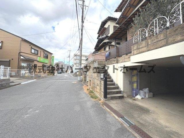 香里ケ丘10丁目戸建　賃貸の駐車場