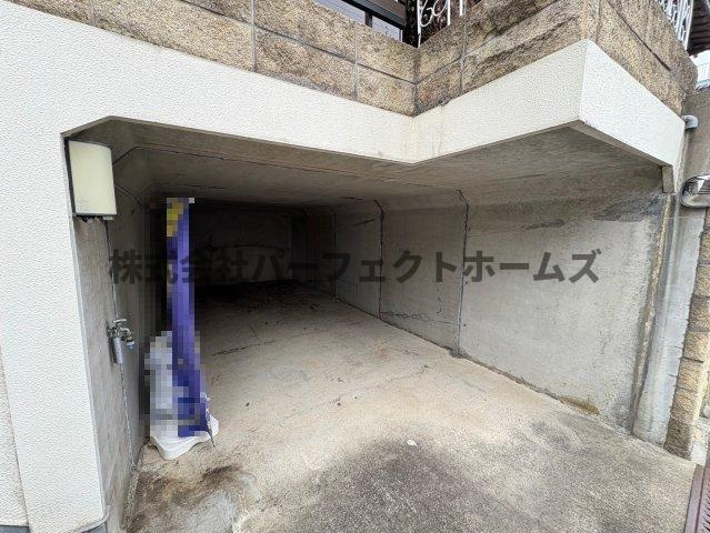 香里ケ丘10丁目戸建　賃貸の駐車場|駐車場に車を止められます