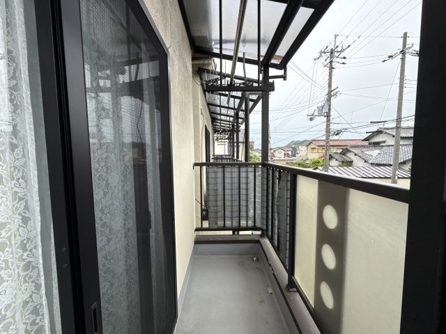 御立中貸家のバルコニー