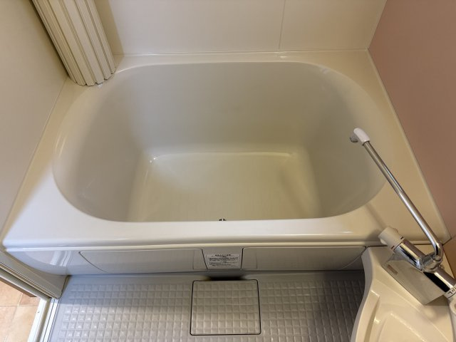 御立中貸家の浴室