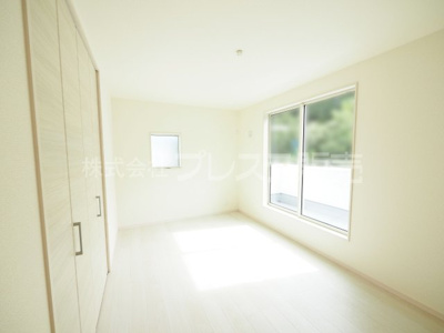 【洋室】 | 奈良市五条畑１丁目の新築一戸建 全８区画 | 現地写真（３号地２階洋室）