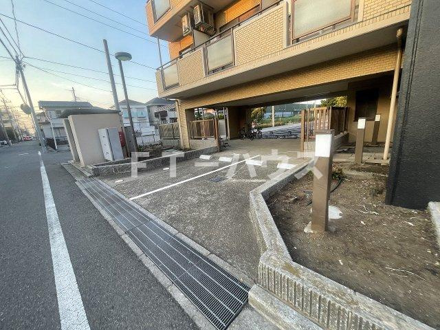 アドバンス東習志野の駐車場