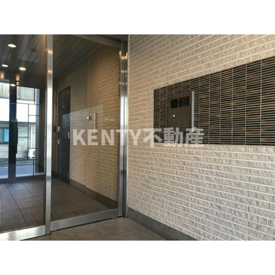 【エントランス】 | ｒｅｉｎ ｃｏｕｒｔ | 落ち着いたエントランスです