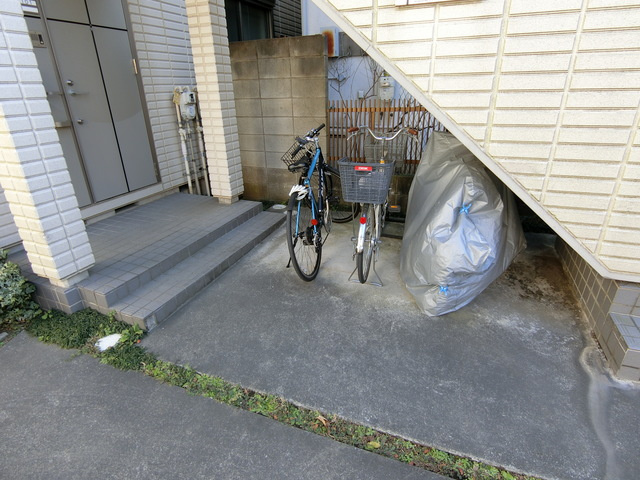 ファミール千歳台のその他共用部分|★階段下の駐輪スペース★