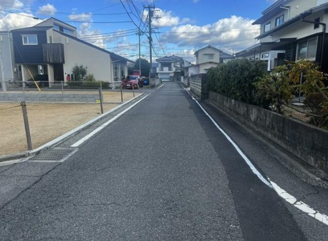 デザイナーズハウス今在家建売①の前面道路含む現地写真