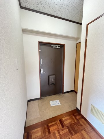 ホワイトクレシアの玄関