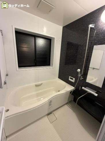 草加市小山2丁目　中古一戸建ての浴室