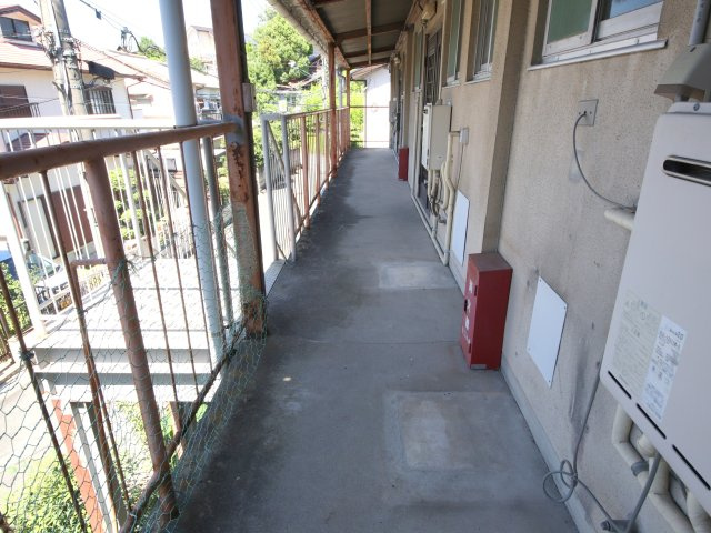 さわらび荘のエントランス