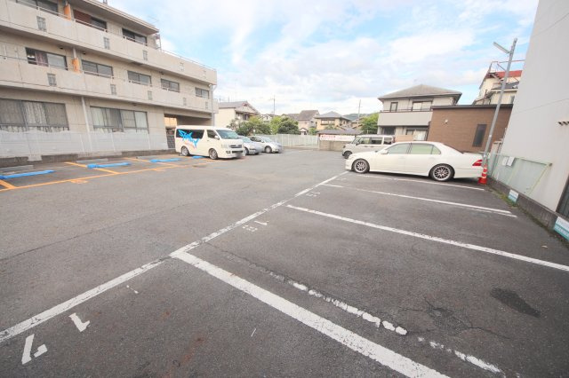 BBハイツの駐車場
