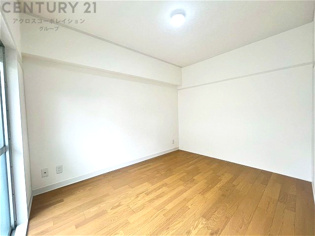 創造性や成長を促す遊びの空間を提供。学習や趣味に集中できる環境を整えます。個別のプライベートスペースは自己表現と自立心を育み、心地よい睡眠環境を整えリラックスできる場所を提供。