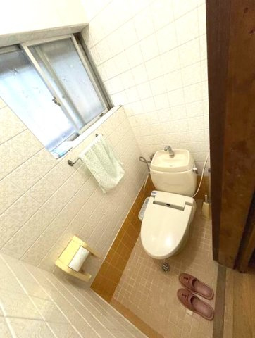 野場石荒戸建てのトイレ