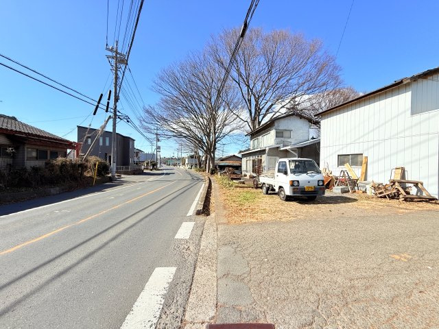 結城市大字結城店舗付き住宅の前面道路含む現地写真