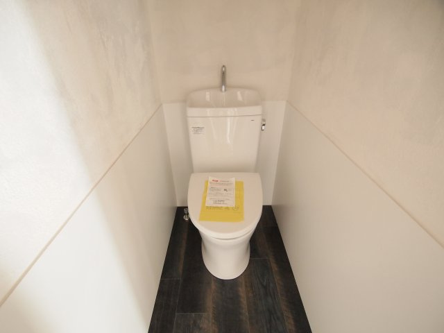 竜見町戸建のトイレ