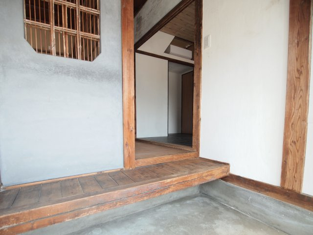 竜見町戸建の玄関