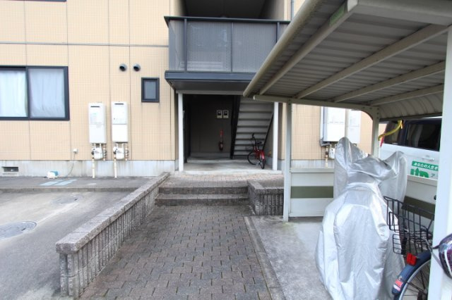 プリミエール堀ノ内Ⅱの駐車場