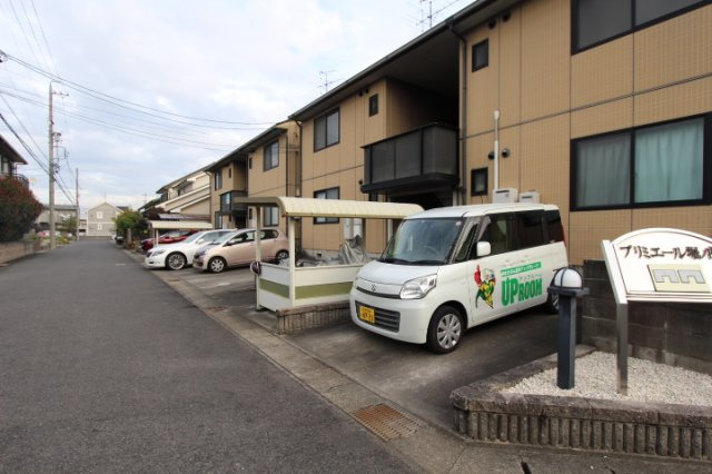 プリミエール堀ノ内Ⅱの駐車場