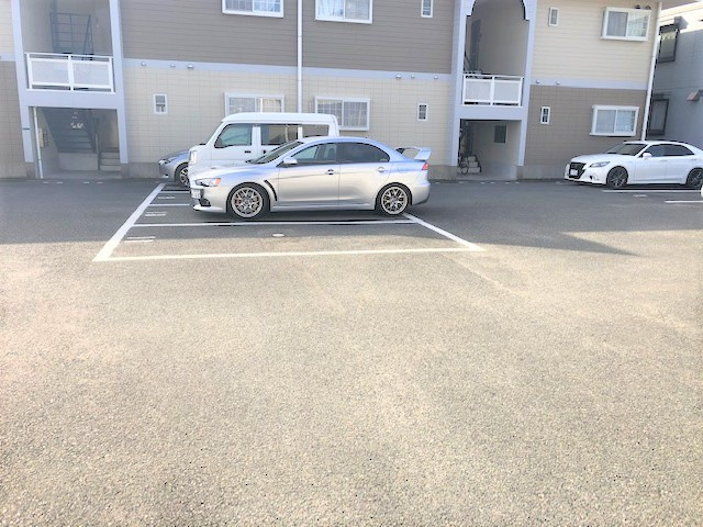 サンハイツ小森野Cの駐車場|車をお持ちの方に嬉しい駐車場付きの物件です