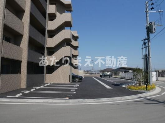 グランヒルズ学園通りの駐車場
