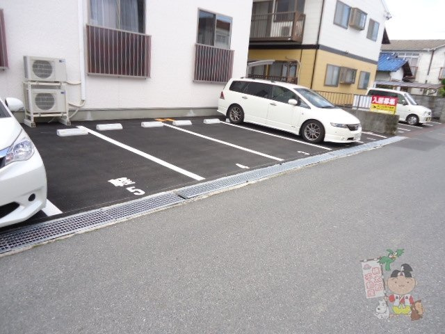 スカイガーデン福富西の駐車場