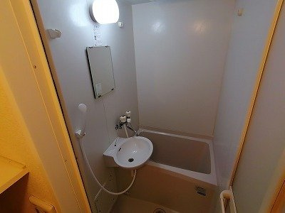 レオパレスグランプレジールⅢの浴室|ゆったり過ごせるお風呂です