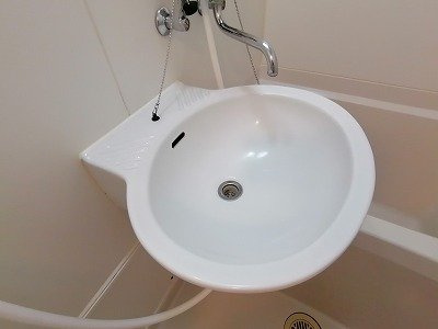 レオパレスグランプレジールⅢの洗面所|ゆったりとスペースのある洗面所