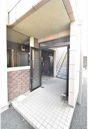 ヴィクトワール高幡不動のエントランス