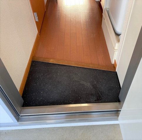 レオパレスマリリンの玄関