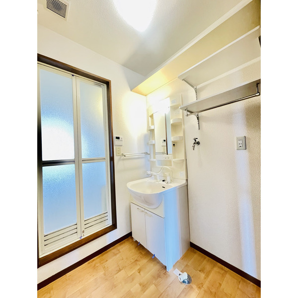 ルミエールK　A棟の洗面所|広い洗面スペースです★