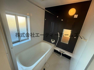 【浴室】 | 築浅！鴻巣市宮前戸建（太陽光・蓄電池付き！） | ゆったり入浴できる1坪のお風呂♪
雨の日便利な暖房乾燥機付きで、冬もあたたか♪