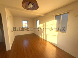 【洋室】 | 築浅！鴻巣市宮前戸建（太陽光・蓄電池付き！） | 将来間仕切りできる10.5帖の洋室♪