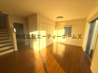 【居間・リビング】 | 築浅！鴻巣市宮前戸建（太陽光・蓄電池付き！） | 19帖超えのゆとりあるLDK！