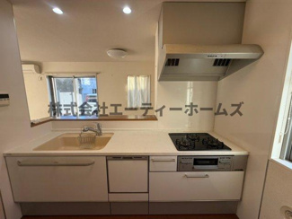 【キッチン】 | 築浅！鴻巣市宮前戸建（太陽光・蓄電池付き！） | 人造大理石のキッチン！食洗器付きで家事らくらくです♪