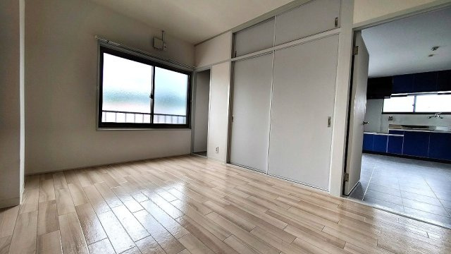 桜マンションの洋室